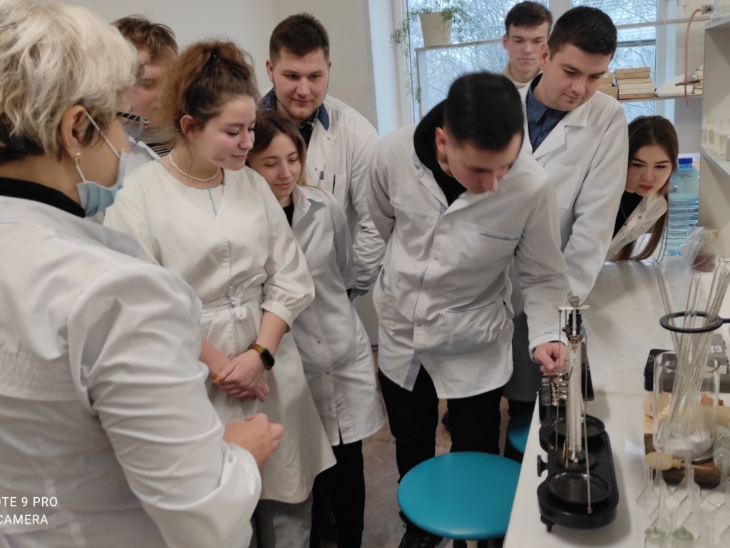 У науковій лабораторії кафедри