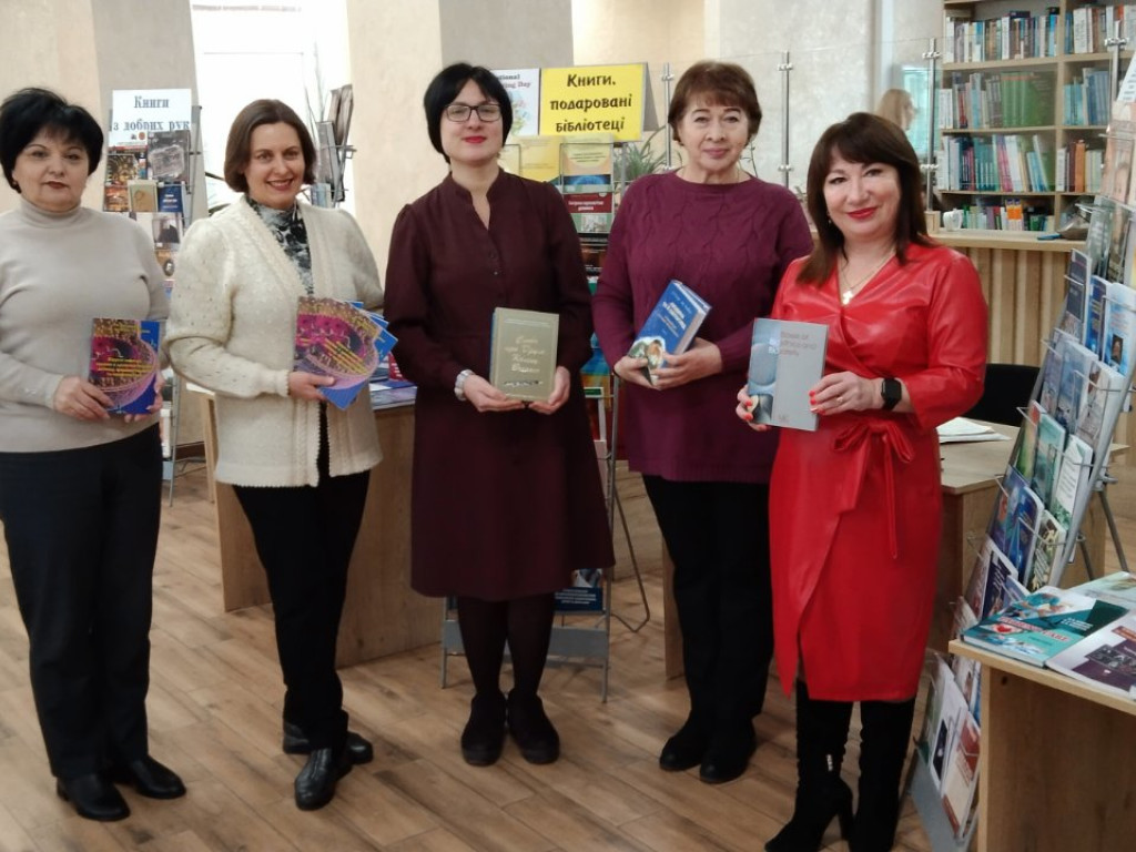 14 лютого – Міжнародний день дарування книг! Даруйте книги з любов’ю!