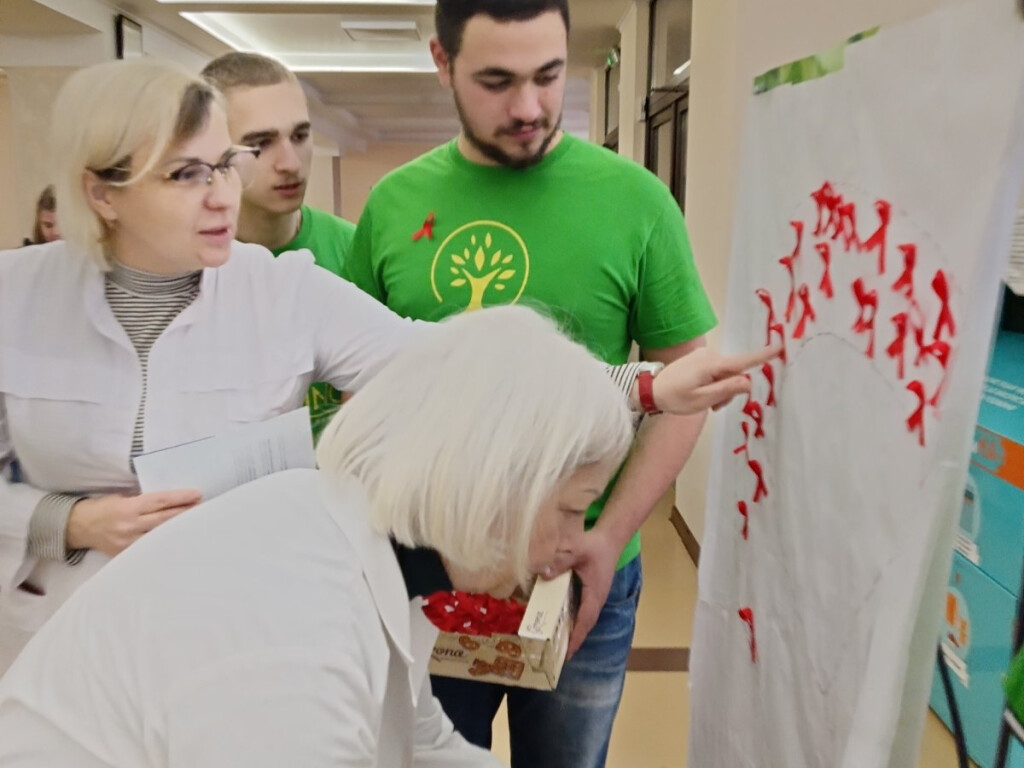 До Всесвітнього дня боротьби зі СНІДом та порозуміння з ВІЛ-інфікованими