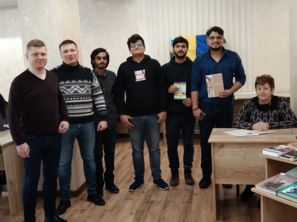14 лютого – Міжнародний день дарування книг (International Book Giving Day)
